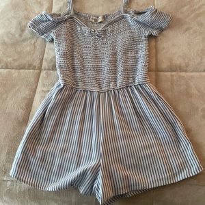 Abercrombie Kids off the shoulder adjustable strap romper gently worn size 7/8